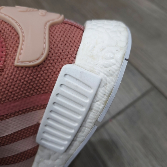 ADIDAS NMD R1 Salmon Raw Pink Sneakers, Lightly Used, Size 6.5 Ladies - Picture 8 of 16